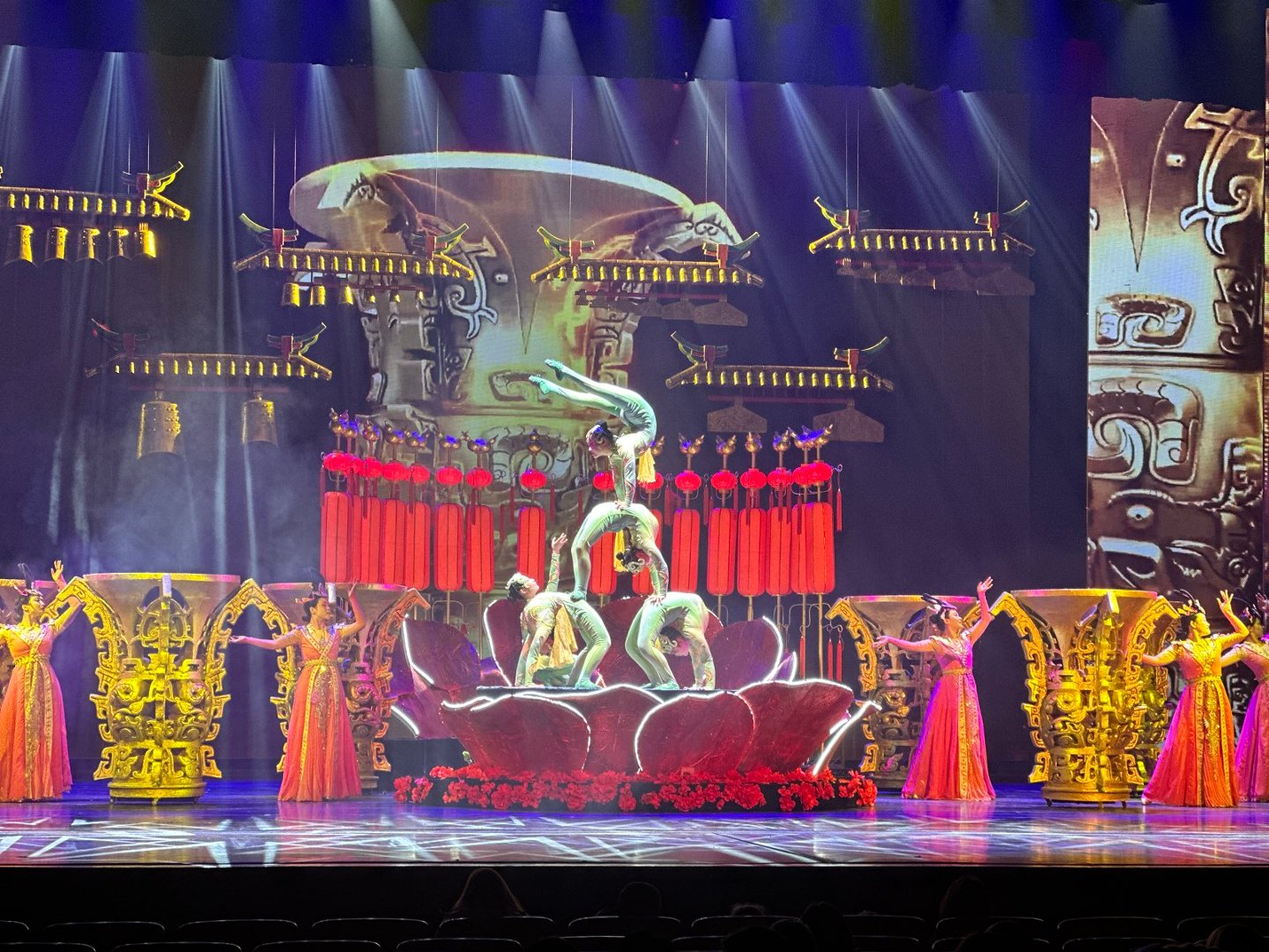 Acrobatics Show at Red Theatre Beijing.jpeg Acrobatics Show at Red Theatre Beijing.jpeg