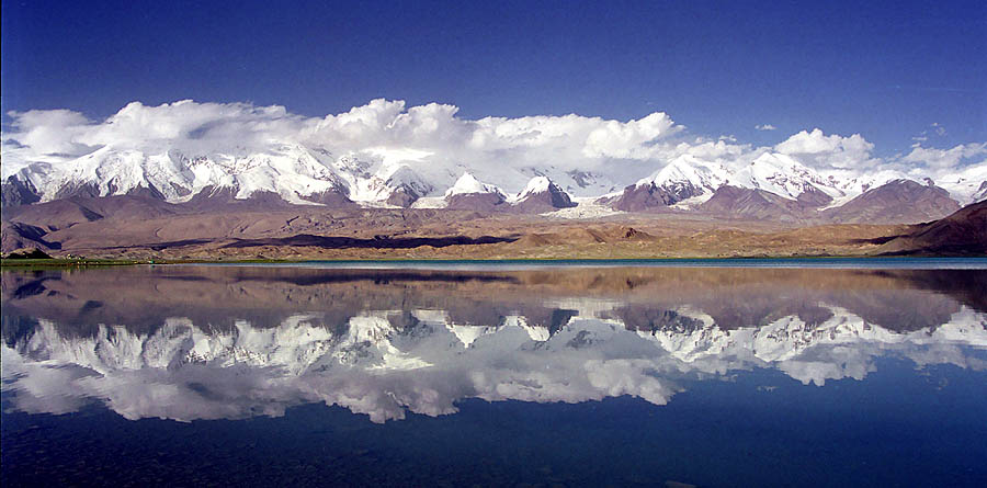 Mt_Kongur_Lake_Karakul_Xinjiang_China.jpg Mt_Kongur_Lake_Karakul_Xinjiang_China.jpg